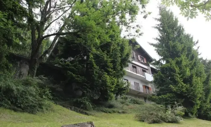 Rexer-Selvino-Vendesi-Prestigiosa-villa-con-ampio-giardino-a-Selvino-BG-Altro