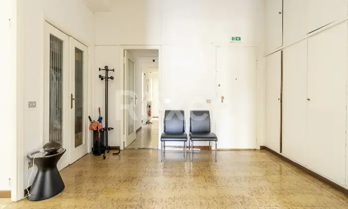 Rexer-Milano-Appartamento-con-tre-ingressi-di-mq-Repubblica-Altro