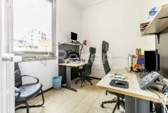 Rexer-Milano-Appartamento-con-tre-ingressi-di-mq-Repubblica-Altro
