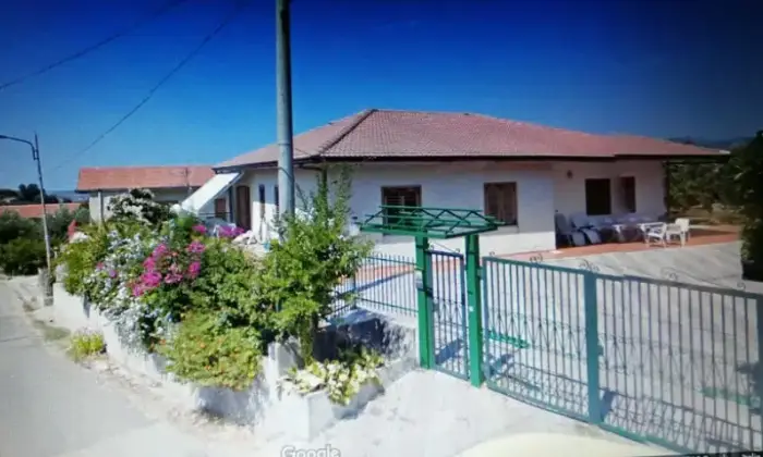 Rexer-Cleto-Vendesi-ampio-immobile-a-soli-minuti-dal-mare-a-Cleto-Altro