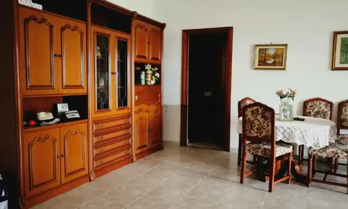 Rexer-Cleto-Vendesi-ampio-immobile-a-soli-minuti-dal-mare-a-Cleto-Altro