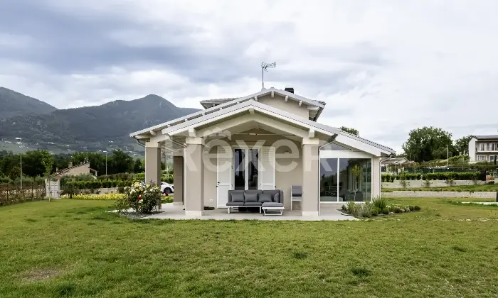 Rexer-Terni-Villa-Unifamiliare-di-Nuovissima-Costruzione-con-Piscina-e-Ampio-Giardino-Classe-Energetica-A-Altro