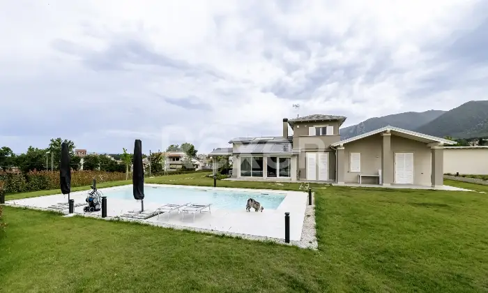 Rexer-Terni-Villa-Unifamiliare-di-Nuovissima-Costruzione-con-Piscina-e-Ampio-Giardino-Classe-Energetica-A-Altro