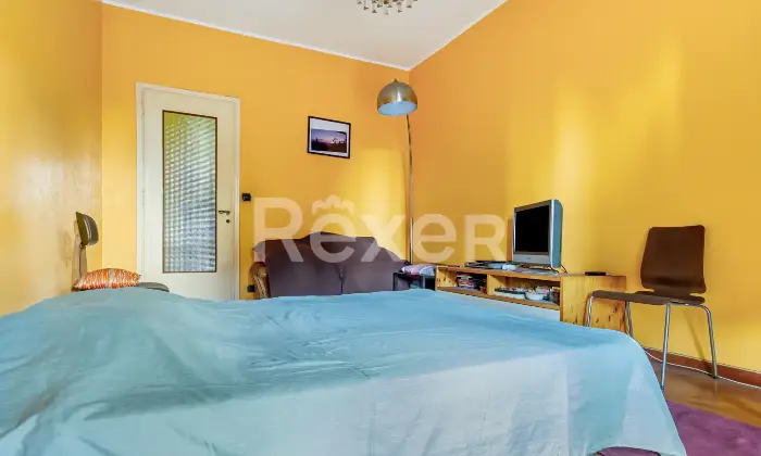 Rexer-Torino-Ampio-Trilocale-in-Vendita-a-Torino-Corso-Eusebio-Giambone-Camera-da-letto-matrimoniale