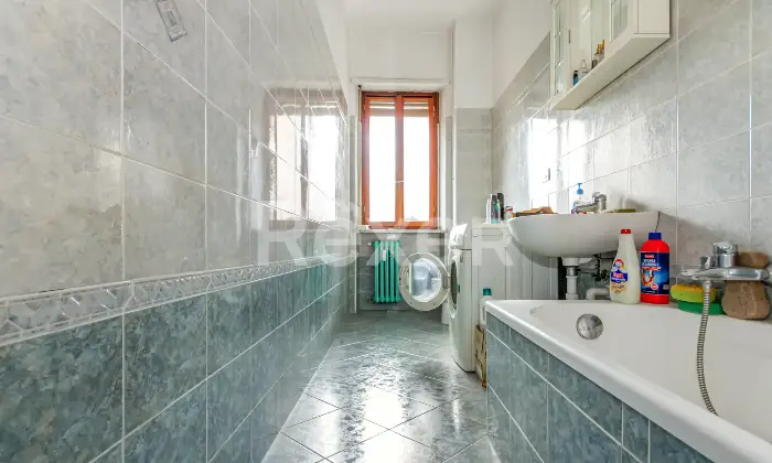 Rexer-Torino-Ampio-Trilocale-in-Vendita-a-Torino-Corso-Eusebio-Giambone-Bagno