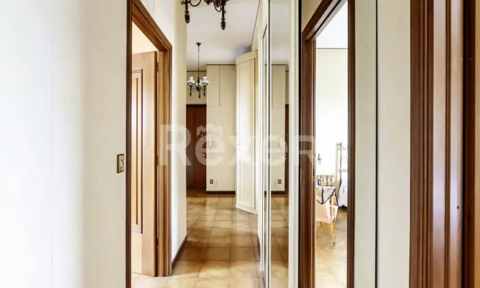 Rexer-Milano-Piazzale-Tripoli-Adze-Appartamento-di-locali-doppia-esposizione-balconi-e-ampio-solaio-Altro
