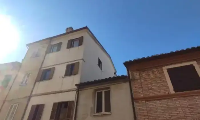 Rexer-Montefano-Vendesi-una-spaziosa-abitazione-a-Montefano-MC-Altro