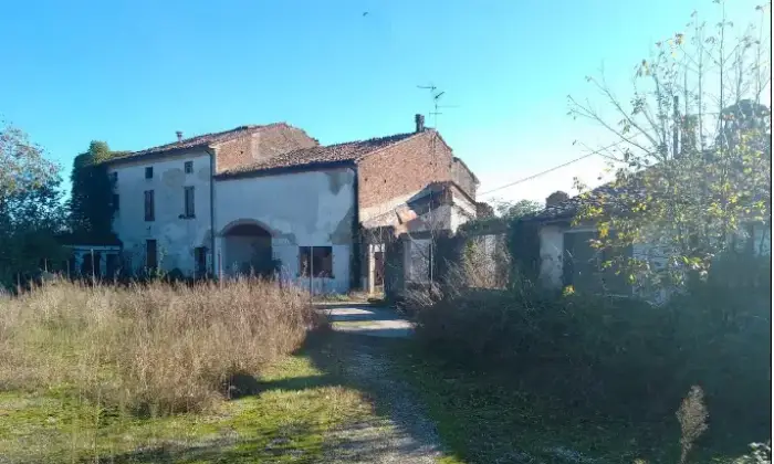 Rexer-Gussola-Vendesi-ampia-area-verde-a-una-casa-su-tre-livelli-a-Gussola-CR-Altro