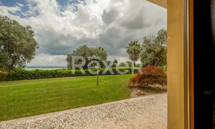 Rexer-Francavilla-al-Mare-Un-rifugio-esclusivo-a-Francavilla-al-Mare-Villa-con-piscina-charme-e-riservatezza-Altro
