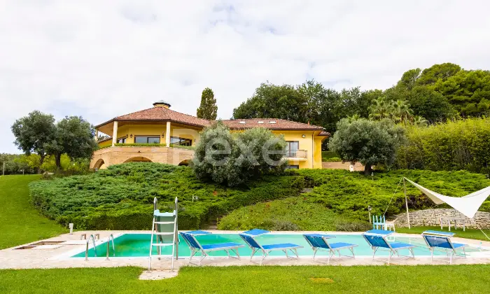 Rexer-Francavilla-al-Mare-Un-rifugio-esclusivo-a-Francavilla-al-Mare-Villa-con-piscina-charme-e-riservatezza-Altro