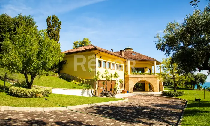 Rexer-Francavilla-al-Mare-Un-rifugio-esclusivo-a-Francavilla-al-Mare-Villa-con-piscina-charme-e-riservatezza-Altro
