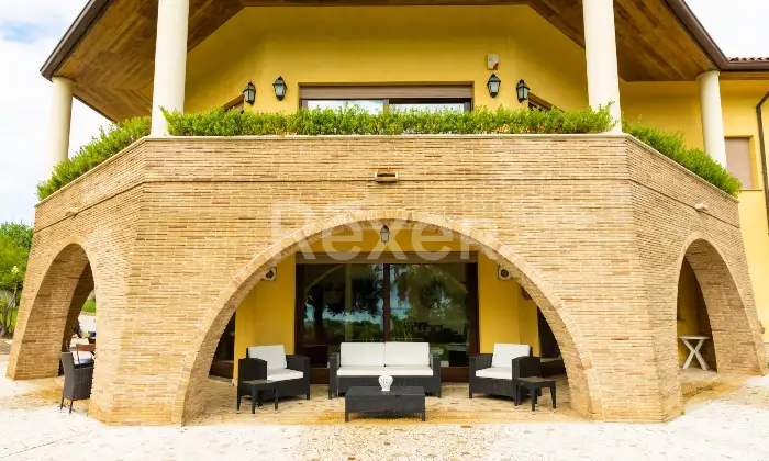 Rexer-Francavilla-al-Mare-Un-rifugio-esclusivo-a-Francavilla-al-Mare-Villa-con-piscina-charme-e-riservatezza-Altro