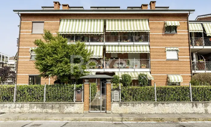 Rexer-Orbassano-QUADRILOCALE-TERMOAUTONOMO-CON-BOX-AUTO-Facciata