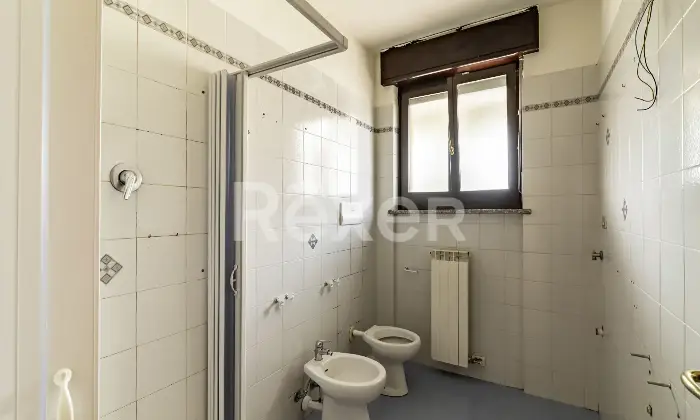 Rexer-Orbassano-QUADRILOCALE-TERMOAUTONOMO-CON-BOX-AUTO-Bagno-di-servizio