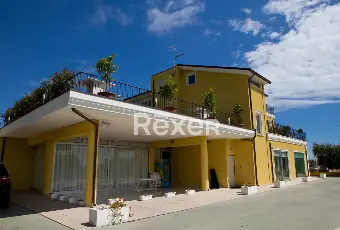 Rexer-Roseto-degli-Abruzzi-Casa-indipendente-con-BB-e-appartamenti-Altro