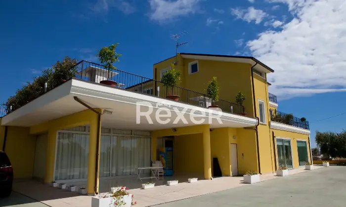 Rexer-Roseto-degli-Abruzzi-Casa-indipendente-con-BB-e-appartamenti-Altro