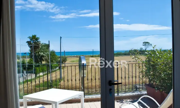 Rexer-Roseto-degli-Abruzzi-Casa-indipendente-con-BB-e-appartamenti-Altro