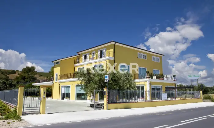 Rexer-Roseto-degli-Abruzzi-Casa-indipendente-con-BB-e-appartamenti-Altro