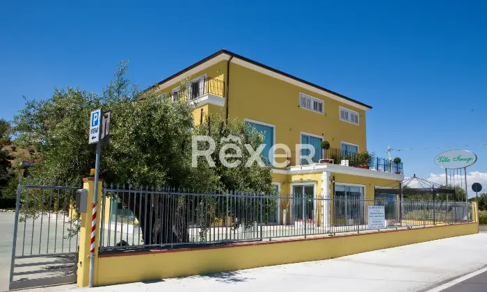 Rexer-Roseto-degli-Abruzzi-Casa-indipendente-con-BB-e-appartamenti-Altro