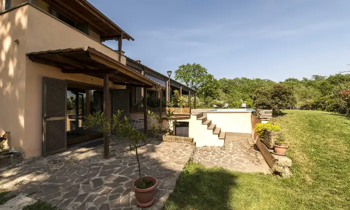 Rexer-Trevignano-Romano-Prestigiosa-villa-con-vista-sul-lago-di-Bracciano-Altro