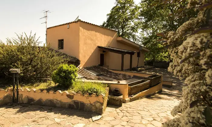 Rexer-Trevignano-Romano-Prestigiosa-villa-con-vista-sul-lago-di-Bracciano-Altro
