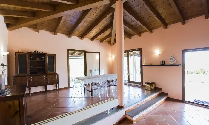 Rexer-Trevignano-Romano-Prestigiosa-villa-con-vista-sul-lago-di-Bracciano-Altro