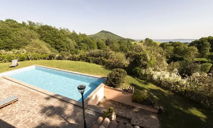 Rexer-Trevignano-Romano-Prestigiosa-villa-con-vista-sul-lago-di-Bracciano-Altro