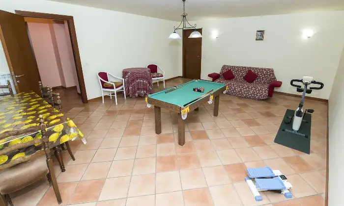 Rexer-Trevignano-Romano-Prestigiosa-villa-con-vista-sul-lago-di-Bracciano-Altro