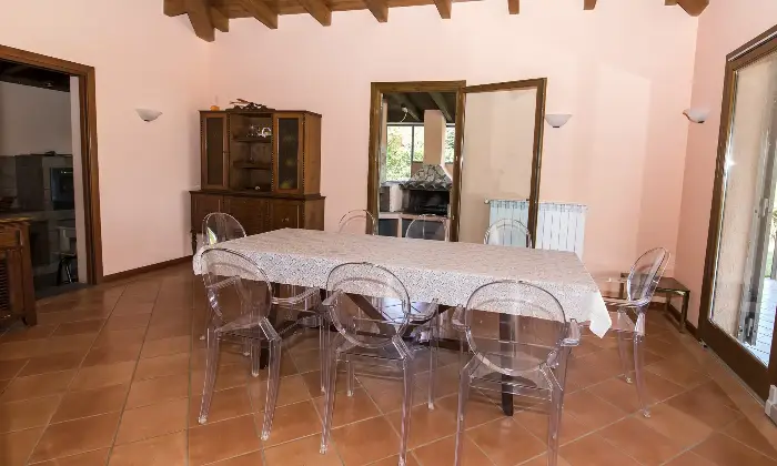 Rexer-Trevignano-Romano-Prestigiosa-villa-con-vista-sul-lago-di-Bracciano-Altro