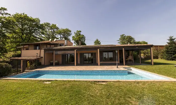 Rexer-Trevignano-Romano-Prestigiosa-villa-con-vista-sul-lago-di-Bracciano-Altro