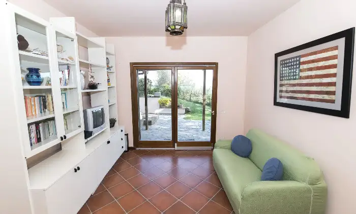 Rexer-Trevignano-Romano-Prestigiosa-villa-con-vista-sul-lago-di-Bracciano-Altro