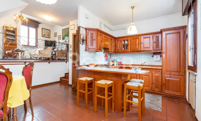 Rexer-Marcon-Villetta-a-schiera-su-pi-livelli-con-giardino-privato-Altro