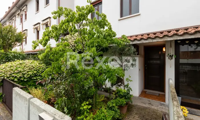 Rexer-Marcon-Villetta-a-schiera-su-pi-livelli-con-giardino-privato-Altro