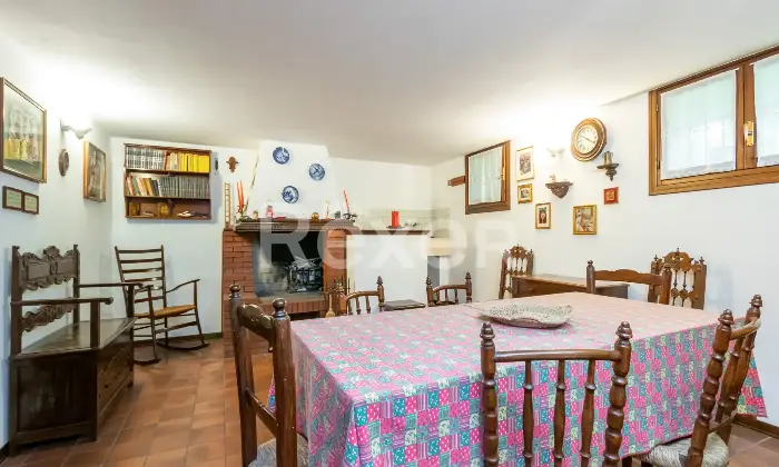 Rexer-Marcon-Villetta-a-schiera-su-pi-livelli-con-giardino-privato-Altro