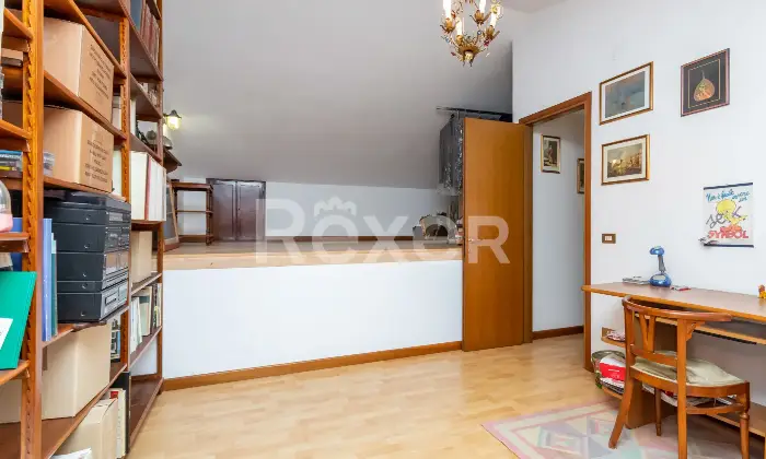 Rexer-Marcon-Villetta-a-schiera-su-pi-livelli-con-giardino-privato-Altro