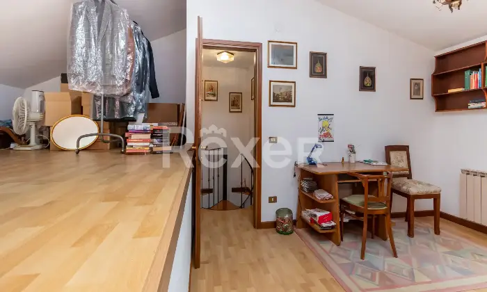 Rexer-Marcon-Villetta-a-schiera-su-pi-livelli-con-giardino-privato-Altro