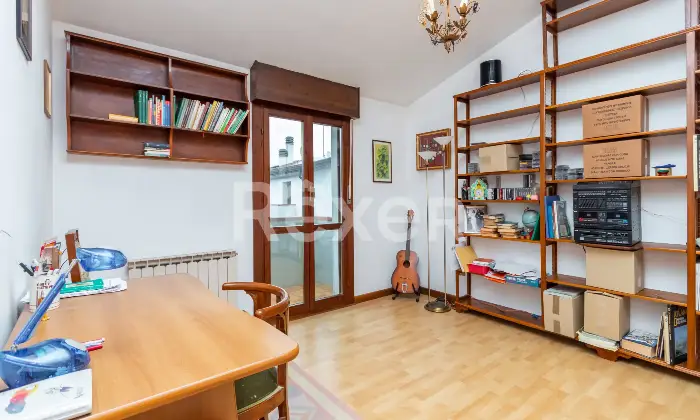 Rexer-Marcon-Villetta-a-schiera-su-pi-livelli-con-giardino-privato-Altro