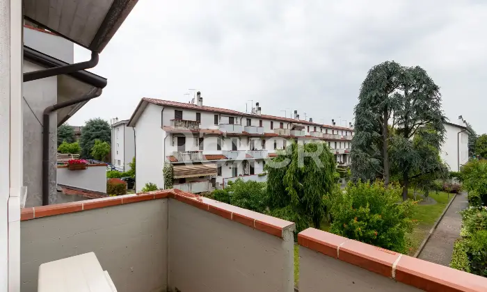 Rexer-Marcon-Villetta-a-schiera-su-pi-livelli-con-giardino-privato-Altro