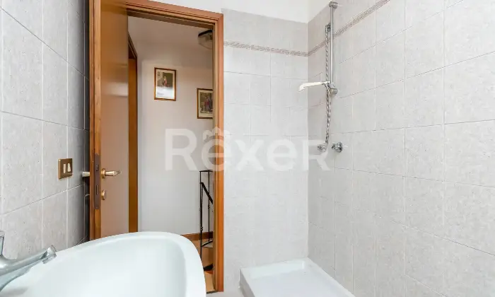 Rexer-Marcon-Villetta-a-schiera-su-pi-livelli-con-giardino-privato-Altro