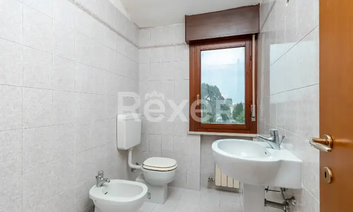Rexer-Marcon-Villetta-a-schiera-su-pi-livelli-con-giardino-privato-Altro
