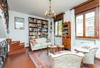 Rexer-Marcon-Villetta-a-schiera-su-pi-livelli-con-giardino-privato-Altro