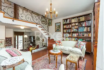 Rexer-Marcon-Villetta-a-schiera-su-pi-livelli-con-giardino-privato-Altro