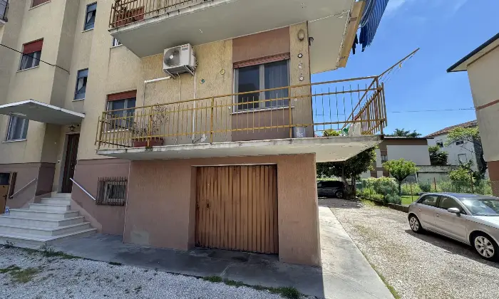 Rexer-Schio-Vendesi-Quadrilocale-a-San-Pio-X-Vicenza-Garage