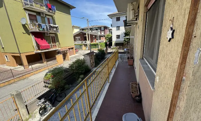 Rexer-Schio-Vendesi-Quadrilocale-a-San-Pio-X-Vicenza-Terrazzo