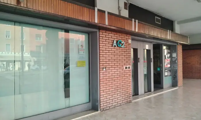 Rexer-Brescia-Ex-Filiale-Bancaria-con-Vetrine-in-Zona-Centrale-Altro