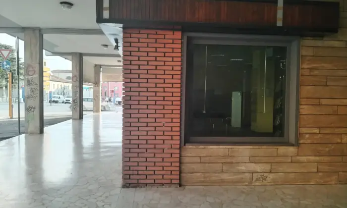 Rexer-Brescia-Ex-Filiale-Bancaria-con-Vetrine-in-Zona-Centrale-Altro