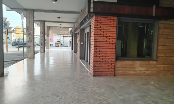 Rexer-Brescia-Ex-Filiale-Bancaria-con-Vetrine-in-Zona-Centrale-Altro