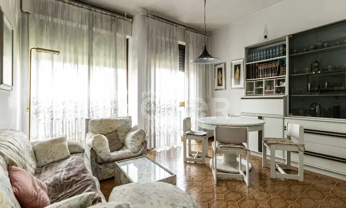 Rexer-Agrate-Brianza-Appartamento-trilocale-con-cantina-e-box-Altro