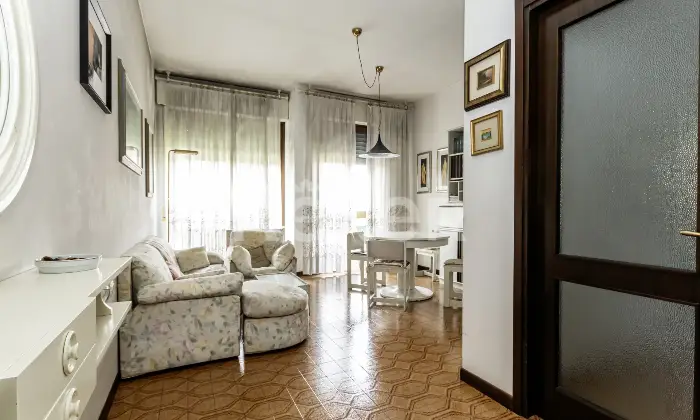 Rexer-Agrate-Brianza-Appartamento-trilocale-con-cantina-e-box-Altro