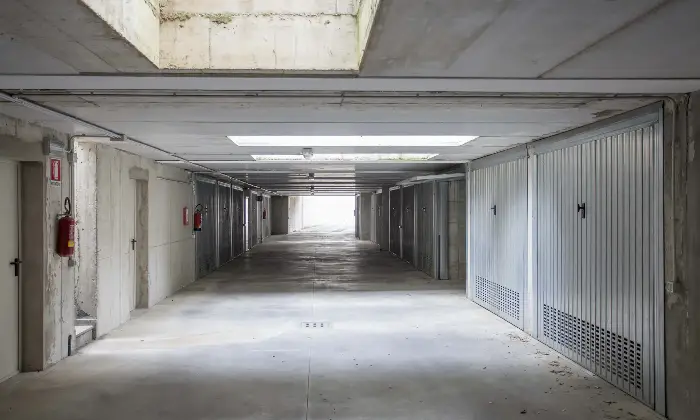 Rexer-Bernareggio-MB-Vendesi-Villetta-a-Schiera-con-Piscina-in-Residence-Esclusivo-Bernareggio-MB-Garage
